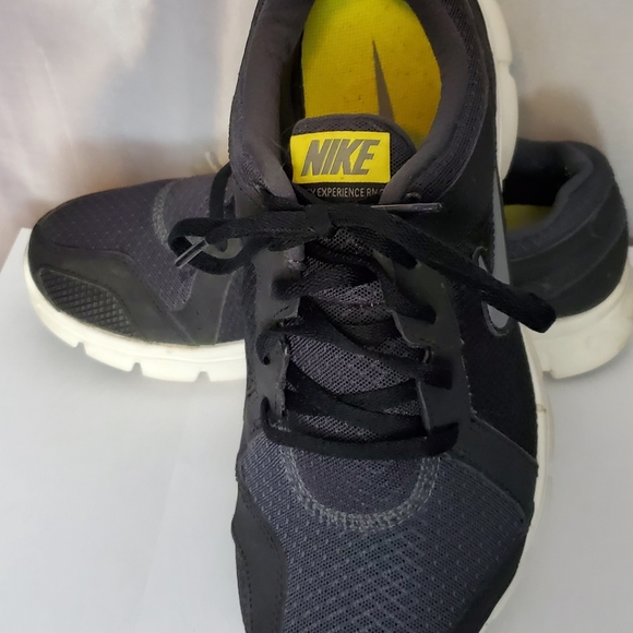 Men's Nike Flex Experience RN2 Size 8 Running Shoe - Picture 2 of 11